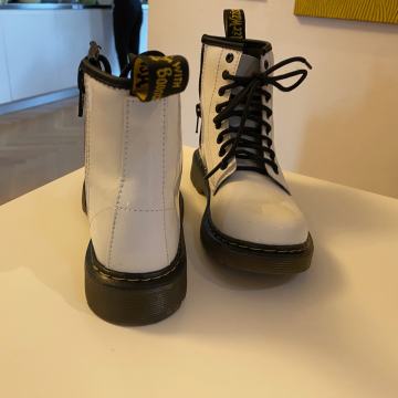 Otroški bulerji dr.Martens