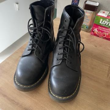 Vintage solovair made in uk kot martens yellow stitiching uk 9 eur 43