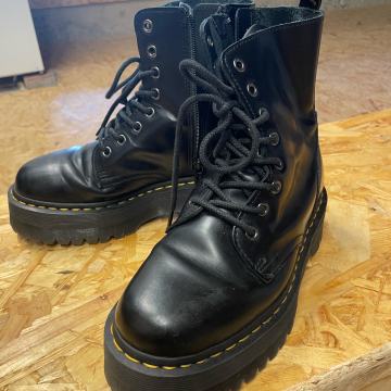 Bulerji Dr. Martens