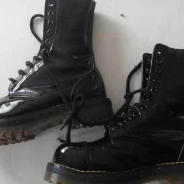 BULERJI DR.MARTENS ŠT.38