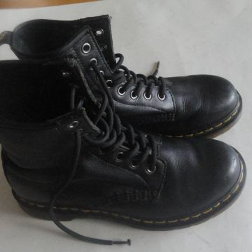 BULERJI  DR.MARTENS ŠT.38