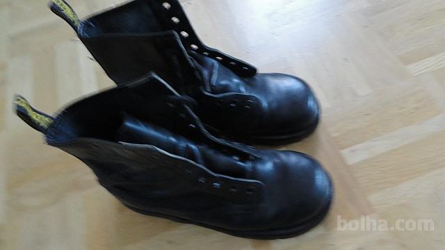 BULERJI - DR.MARTENS .ŠT.6 39