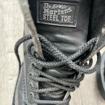 Bulerji znamke Dr. Martens 37