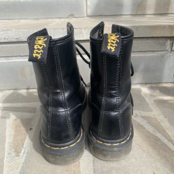 Dr. Martens bulerji, št. 38