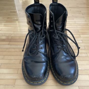 Dr. Martens črni USNJENI bulerji št. 43
