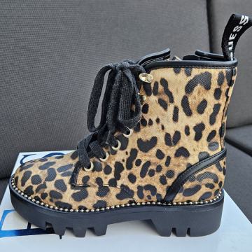 Novi GUESS ženski gležnjarji št. 36