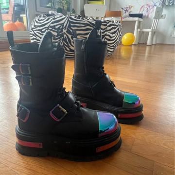 Koi bulerji s platformo