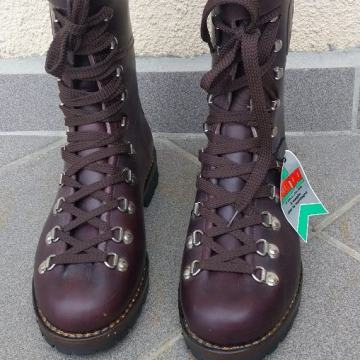 UGODNO PRODAM GORE-TEX ČEVLJE