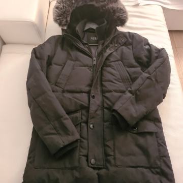 Dolga črna bunda Guess, slim L