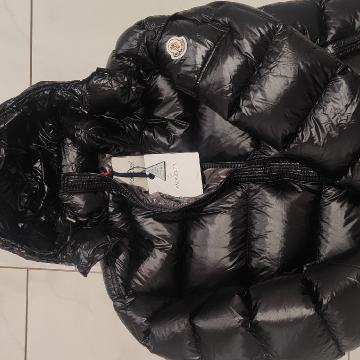 Moncler Maya moška bunda št.M(3) in št.L(4) puhovka tag dela