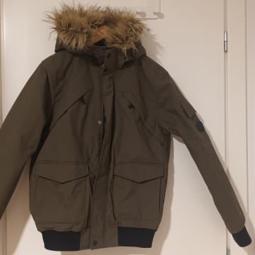 Moška bunda s kapuco