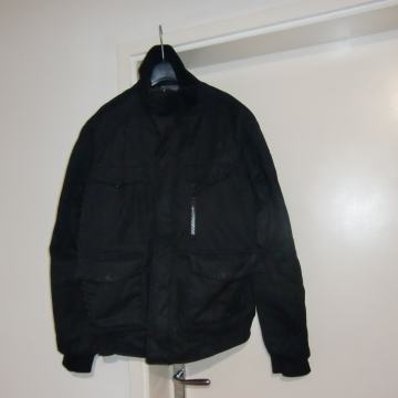 MOŠKA BUNDA Z PODLOGO