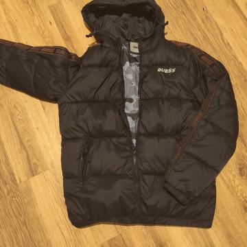 Moška GUESS puhovka, skoraj nova, črna, velikost L