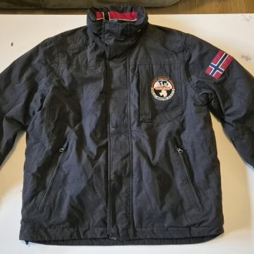 Napapijri bunda velikost XS ( odgovarja S )