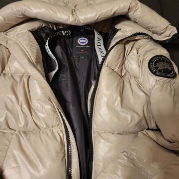 PRODAM ZIMSKO MOSKO BUNDO CANADA GOOSE