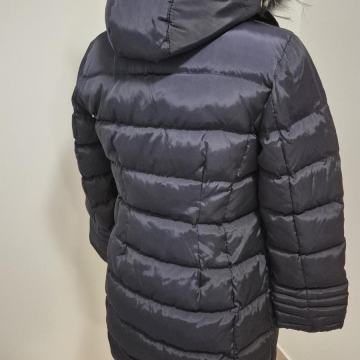 Prodamo prehodno dekliško bundo iz Zare št 152