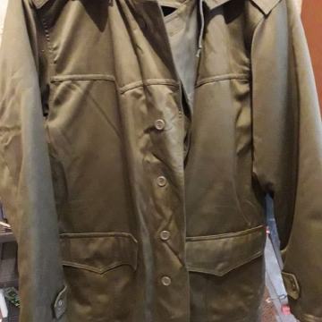 Vojaska bunda JNA s podlogo in kapuco