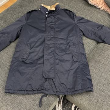 Zimska jakna Armani s pravim krznom