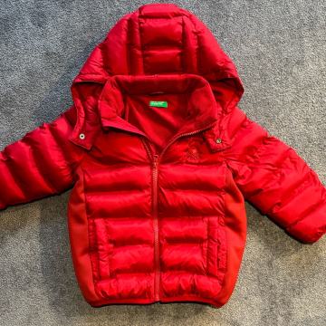 Benetton otroška bunda, št. 104 (3-4 l) MADEŽ ZADAJ