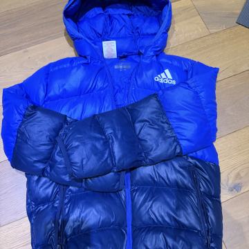 Bunda ADIDAS za deset let starega otroka (140 cm)