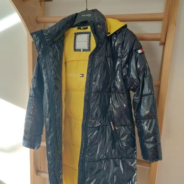 Prodam žensko/otroško bundo Tommy Hilfiger, št. 164