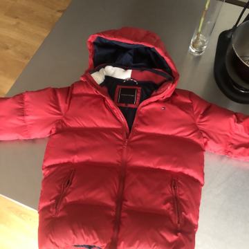 Puhovka Tommy Hilfiger številka 152