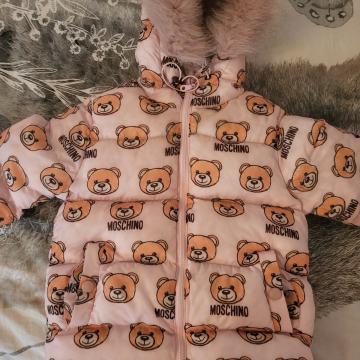 Zimska puhovka znamke Moschino