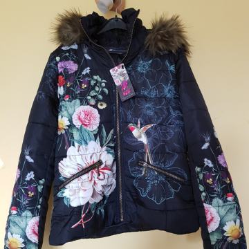 101 IDESS ČRNO CVETLIČNA BUNDA Z ETIKETO L/XL