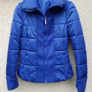 BENETON MODRA KRATKA BUNDA 38