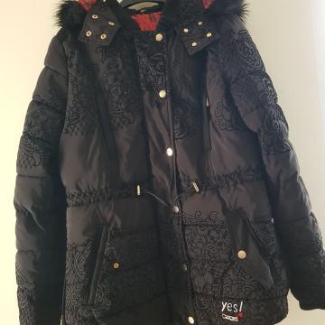 DESIGUAL ČRNA BUNDA 40