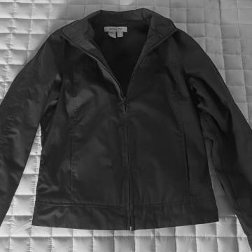 Dve prehodni bundi 36, Zara, Benetton