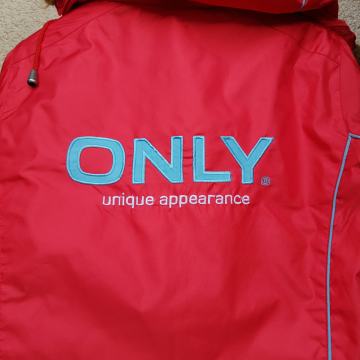 ONLY RDEČA KRATKA BUNDA 38/40