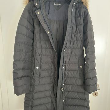 Prodam Tommy Hilfiger bundo, št. XS
