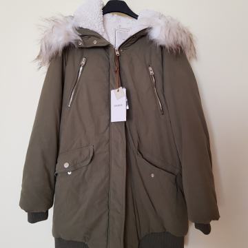 PULL&BEAR KAKI ZELENA JAKNA Z ETIKETO M  MPC 70€