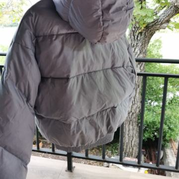 srebrno siva bunda s kapuco, M, L
