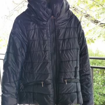 Odlično ohranjena temno modra bunda, S