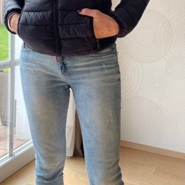 Temno modra MONCLER bunda. 36
