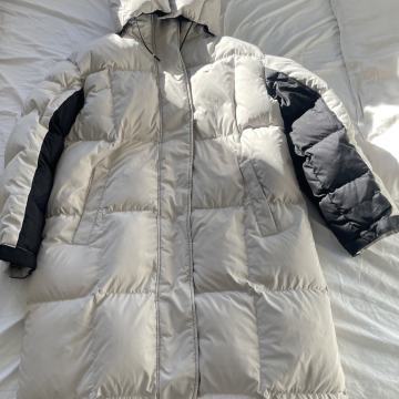 Tommy Hilfiger daljša ženska puhovka, velikost S