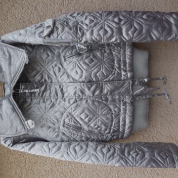 VERO MODA SREBRNO SIVA BUNDA M