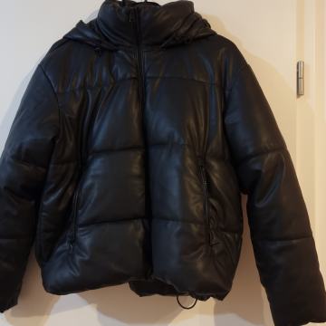 Zara bunda št. XS, tudi za št. S