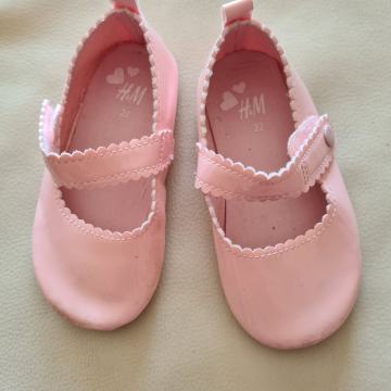 Čeveljčki lakasti H&M št. 22