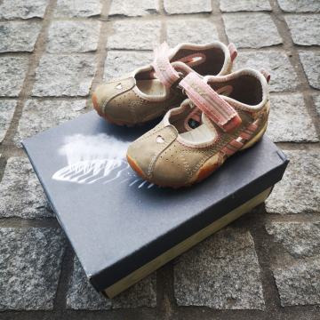 Čevlji št. 21, Geox usnje