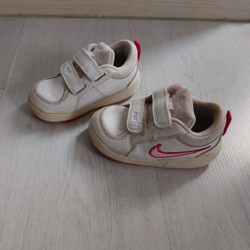 Čevlji Nike številka 22,5