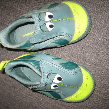 Copatki, čeveljčki-gumijasti, zeleni krokodilčki REEBOK, ST.19