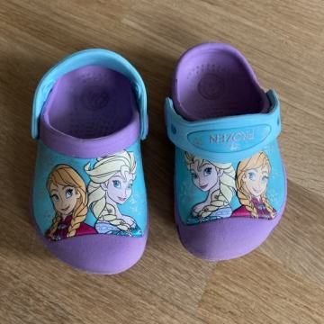 Crocs natikači Frozen št. 21-22