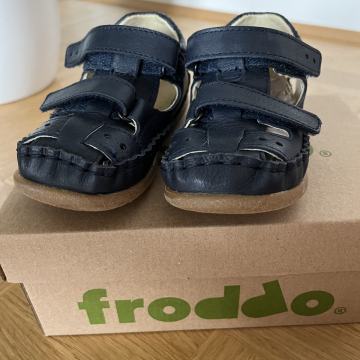Froddo sandali