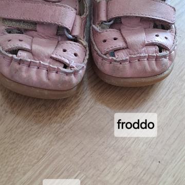 Froddo sandali št. 21