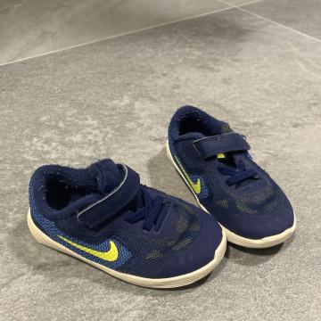 Nike poletni športni copati, velikost 25