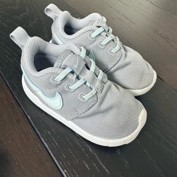Otroški Nike čevlji št. 21.5