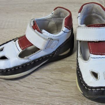 Otroški usnjeni čevlji / copati št. 22